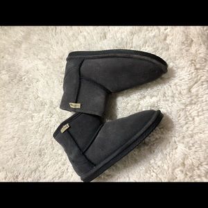 Bearpaw boots size 6 grey mini